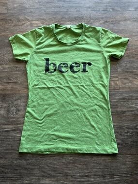 Women’s Green 'Beer' Graphic Short Sleeve Tee